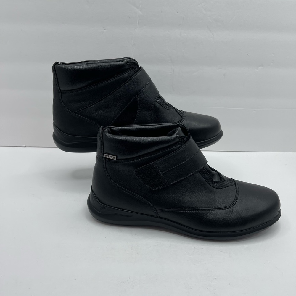 Aragon by New Balance Black Ankle Boot Size 9B